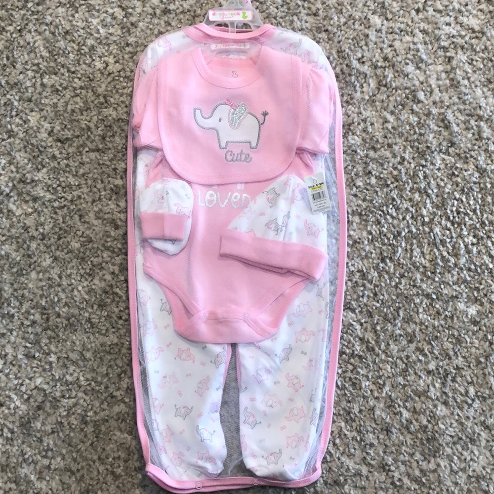 NEW Girls Infant 7pc Layette-Bodysuit, Onesie, Mittens, Bib, Cap & Mesh Bag 6-9M